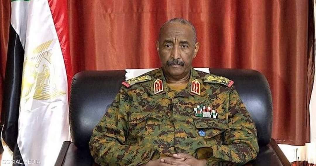 SudanTrends's tweet image. البرهان :  
- الجيش قادر على حسم المعركة وطرد الغزاة من حيث أتوا.
- الجيش مصمم على الانتصار وإلحاق الهزيمة بأعداء السودان .
- مسؤولية القيادة الدفاع عن البلاد ولها الحق في الحصول على السلاح لحمايتها من الانهيار).