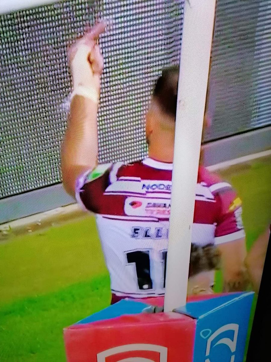Elvis Eckardt Recruitment (@elviseckardtrec) on Twitter photo Ellis being very kind towards the <a href="/LeighLeopardsRL/">Leigh Leopards</a> supporters ๐<a href="/TheRFL/">Rugby Football League</a> Ellis being very kind towards the <a href="/LeighLeopardsRL/">Leigh Leopards</a> supporters ๐<a href="/TheRFL/">Rugby Football League</a>