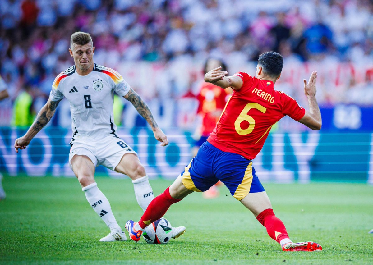 El Partidazo de COPE (@partidazocope) on Twitter photo 🗣️ <a href="/ToniKroos/">Toni Kroos</a>, en el micrófono de @JaviGomezCh
🇪🇸 “La <a href="/SEFutbol/">Selección Española Masculina de Fútbol</a> ha sido mejor equipo, pero a partir de su gol les hemos superado”
🤩 “Ha sido mi último partido, pero estoy muy orgulloso de nuestro equipo”
🇩🇪 “Alemania tiene futuro, les veré por la tele”
📻 #PartidazoCOPE 🗣️ <a href="/ToniKroos/">Toni Kroos</a>, en el micrófono de @JaviGomezCh
🇪🇸 “La <a href="/SEFutbol/">Selección Española Masculina de Fútbol</a> ha sido mejor equipo, pero a partir de su gol les hemos superado”
🤩 “Ha sido mi último partido, pero estoy muy orgulloso de nuestro equipo”
🇩🇪 “Alemania tiene futuro, les veré por la tele”
📻 #PartidazoCOPE