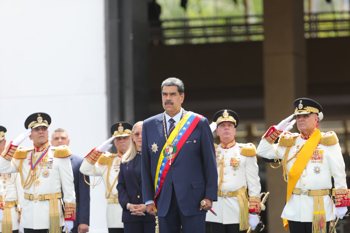 #Ahora Pdte <a href="/NicolasMaduro/">Nicolás Maduro</a>: Al Presidente de Guyana le decimos: a la mesa.
No queremos que conviertan nuestro país en una base del imperio norteamericano ¡jamás!

#05Jul
#AyerHoyYSiempreIndependientes