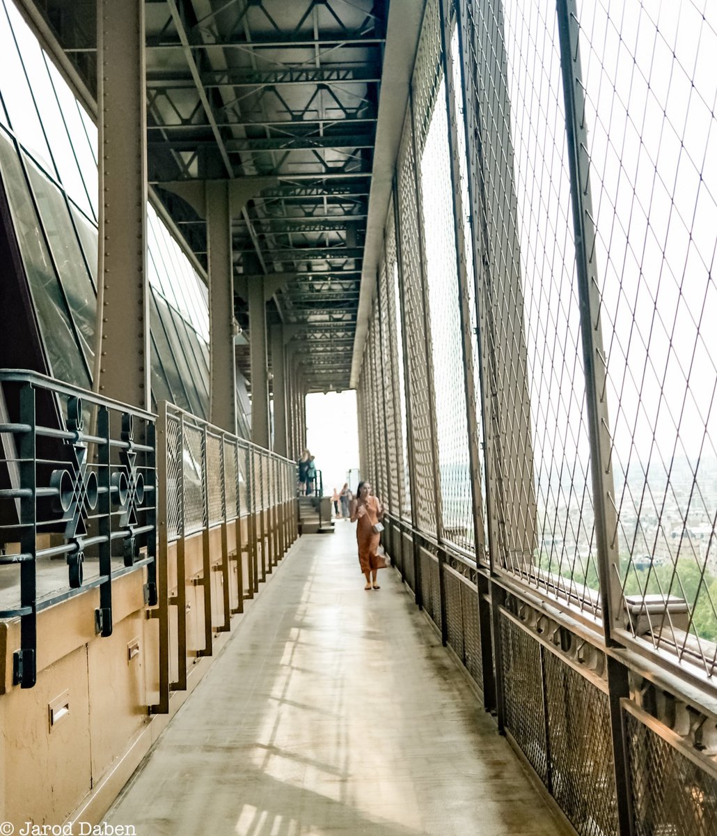 ThomasLeG_photo's tweet photo. Flâner dans les allées de la Tour Eiffel !
#photography #photo #photographer #photographe #photographie #photoreporter #streetphotography #streetphotographer #streetartist #streetartphotography #streetianity #urbanstreetphotogallery #fujifilm_street #fujix100v #toureiffel #paris https://t.co/gTZhAlFEYK
