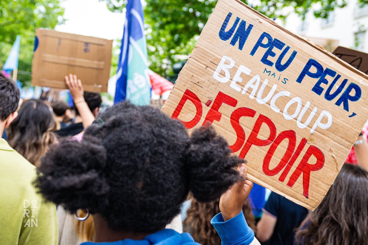 maxine_mai's tweet image. Ce soir, après 4 semaines, 9 circos et une 40taine d’actions, c’est la fin de campagne.

Alors, oui, j’ai les cernes jusqu’aux genoux et la peur au ventre mais j’ai surtout beaucoup d’espoir.

Dimanche, il faut voter sans trembler, pour éviter le pire et construire le meilleur!