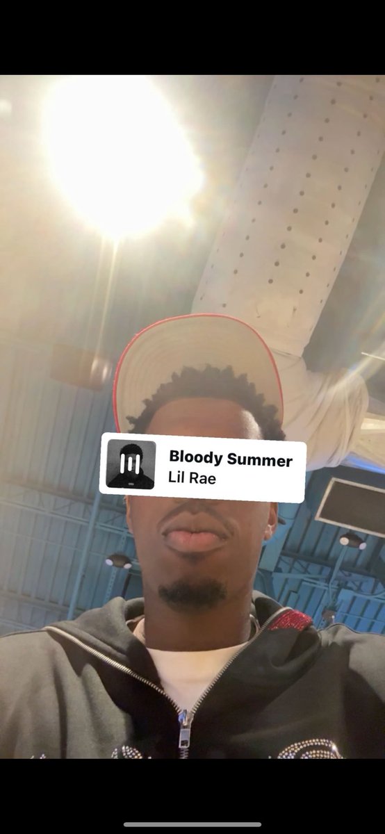 hatetwothree's tweet image. money tall as shit no breonna griffin🙄