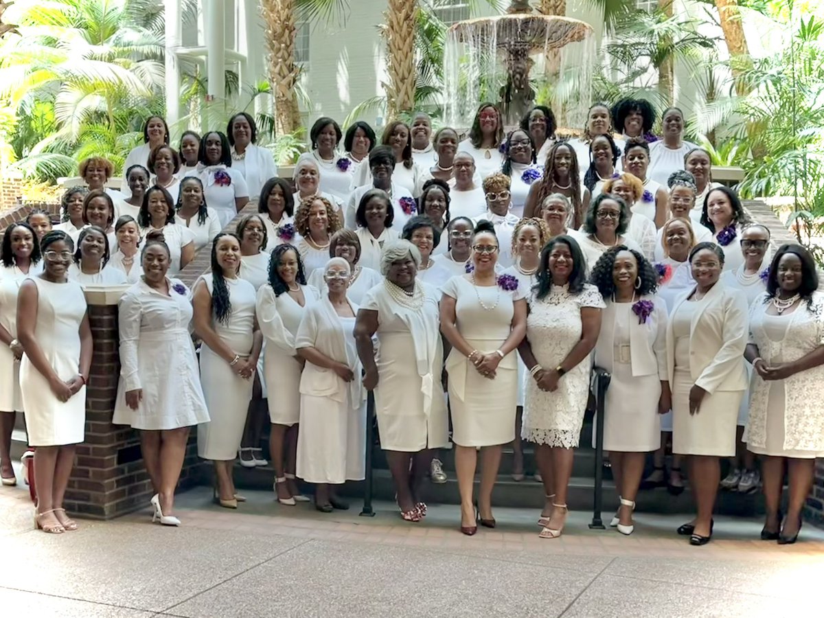 The Stone Mountain-Lithonia Alumnae Chapter is present and accounted for at the 49th Regional Conference in Nashville, Tennessee! 

#SMLACDST #DSTREGIONALCONF2024 #NashVegas