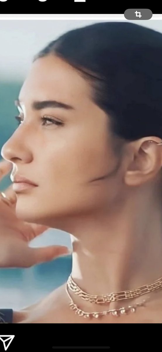 Admirarte no es difícil por qué haces muchas cosas que una mujer del siglo XXI quiere ser parte , por qué siempre nos recuerdas que somos parte de la historia #TubaBüyüküstün  #HappyBirthdayTuba