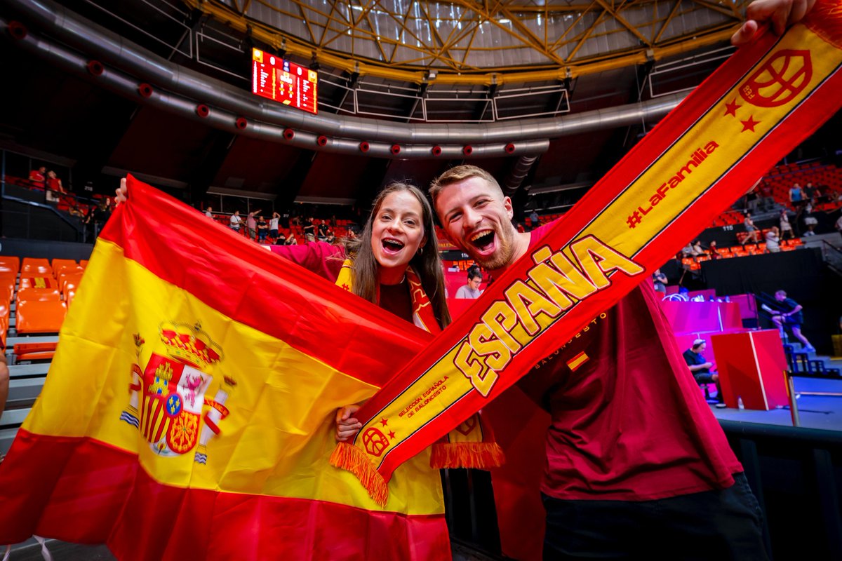 BaloncestoESP's tweet photo. Buenos días, VALENCIA ‼️

Hoy la Fonteta tiene que ser un FACTOR CLAVE 🔥

#LaFamilia cuenta con vuestro APOYO 💥

#SomosEquipo https://t.co/Pbr7KR7TzC