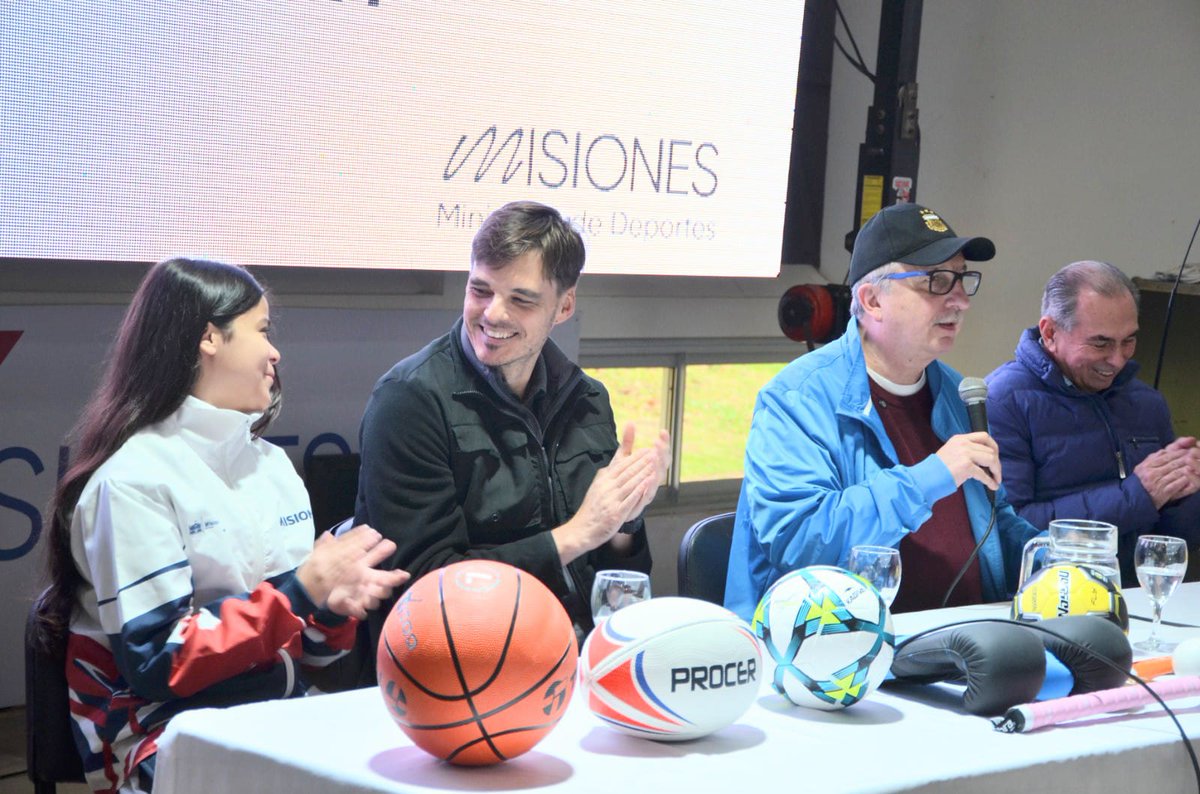 AldoSteinhorst's tweet photo. Lanzamiento del programa Juegos Deportivos Misioneros 2024. 🔴🔵⚪
Gracias a todos por acompañar! 
#Deportes
#Valores
#Misiones https://t.co/6DsSAMEgGT