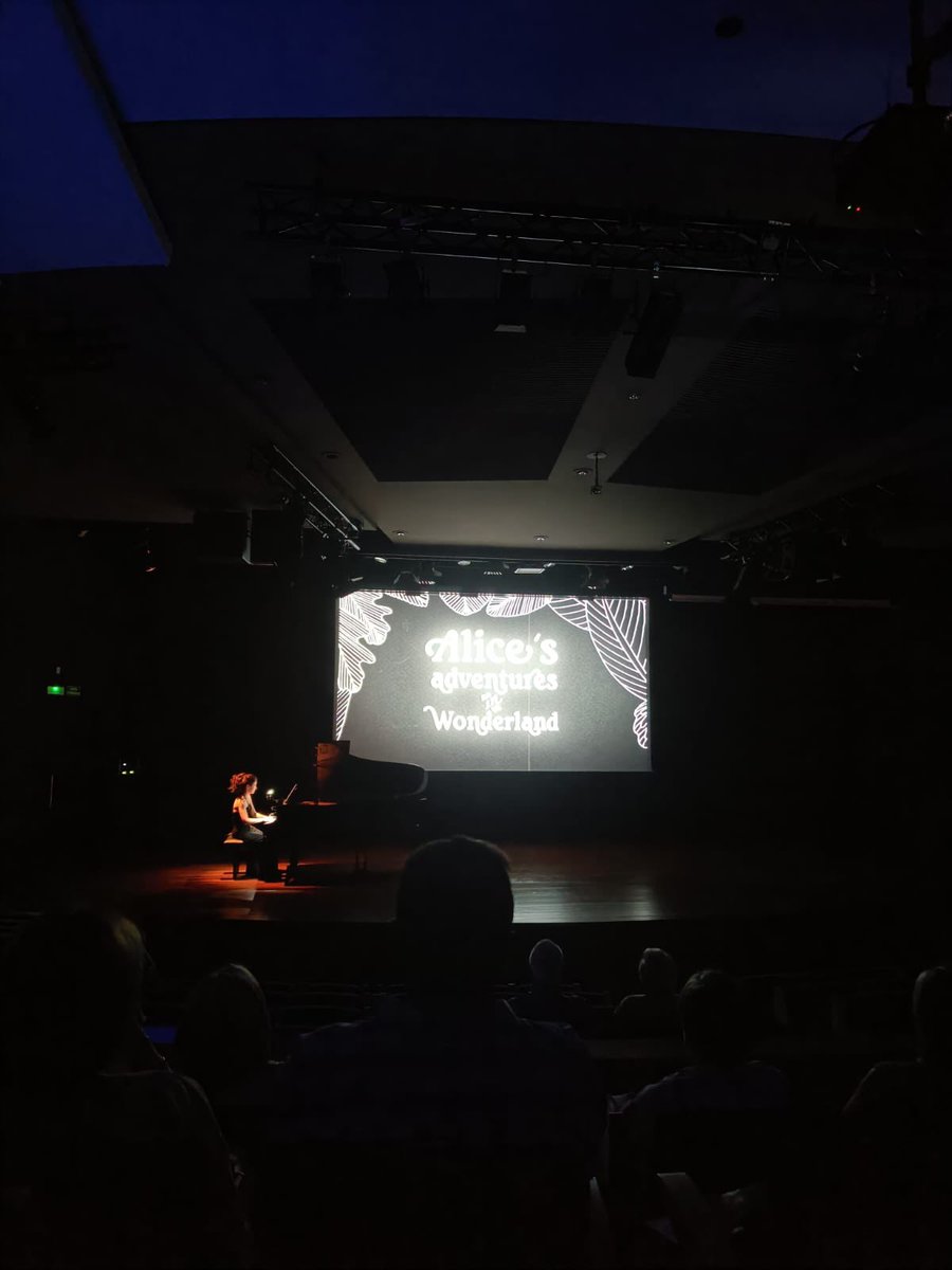 CMTarragona's tweet photo. Un concert com el que hem viscut avui amb la @noeliarodiles al #NotesdEstiu deixa una empremta que dura tota la nit i ens serà difícil agafar la son.
Gràcies per aquesta experiència inoblidable!
📸 Oriol Estivill https://t.co/VGtByOctfE