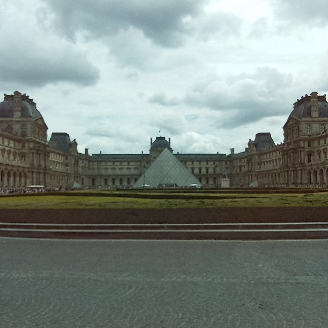 SlapshotTech's tweet photo. 'Cause we were in Paris…

@rabbit_hmi 
 #rabbitMagic #paris #magiccamera #rabbitr1 https://t.co/8k9sGtEz9L
