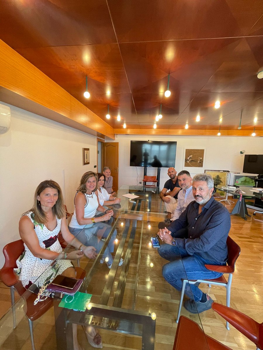 edertodeporte's tweet photo. Hoy estuvimos con el ayuntamiento de #Santander @aytoviedo y el @realracingclub compartiendo reflexiones para impulsar marcos de #protección en el #deporte como el #ProyectoVictoria de @RacingCantera No hay lugar para la #violencia en el #deporte 💪@fundacionedex https://t.co/XyTEdCt8fl
