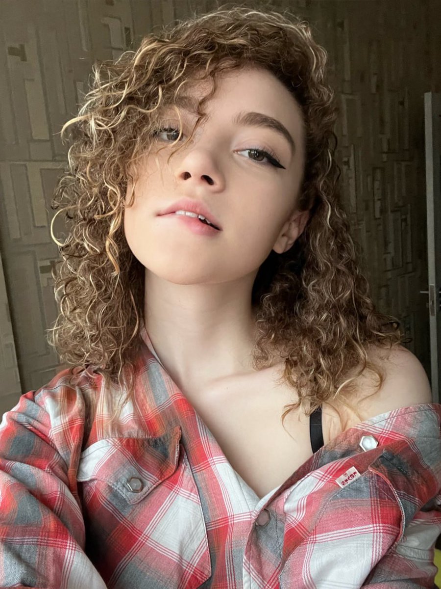 Eva Curly Sue 💕 tweet media