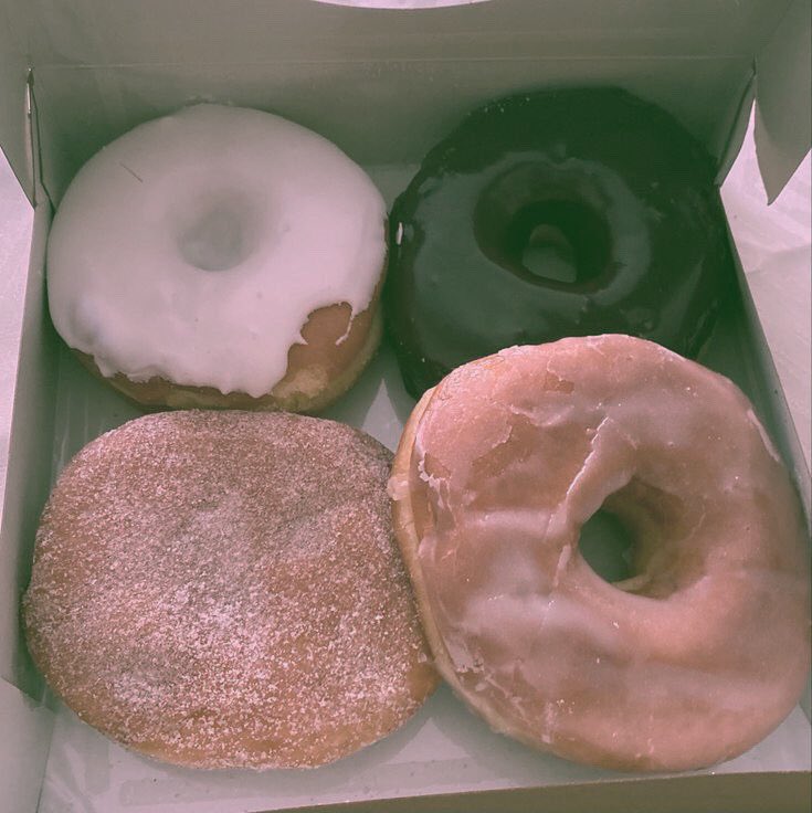 ㅤ

🩰 —

Ganhei Donuts do Lele hoje, minhas pétalas ! Estou alegre, estava morrendo de vontade de comer um docinho. ㅤ

ㅤ