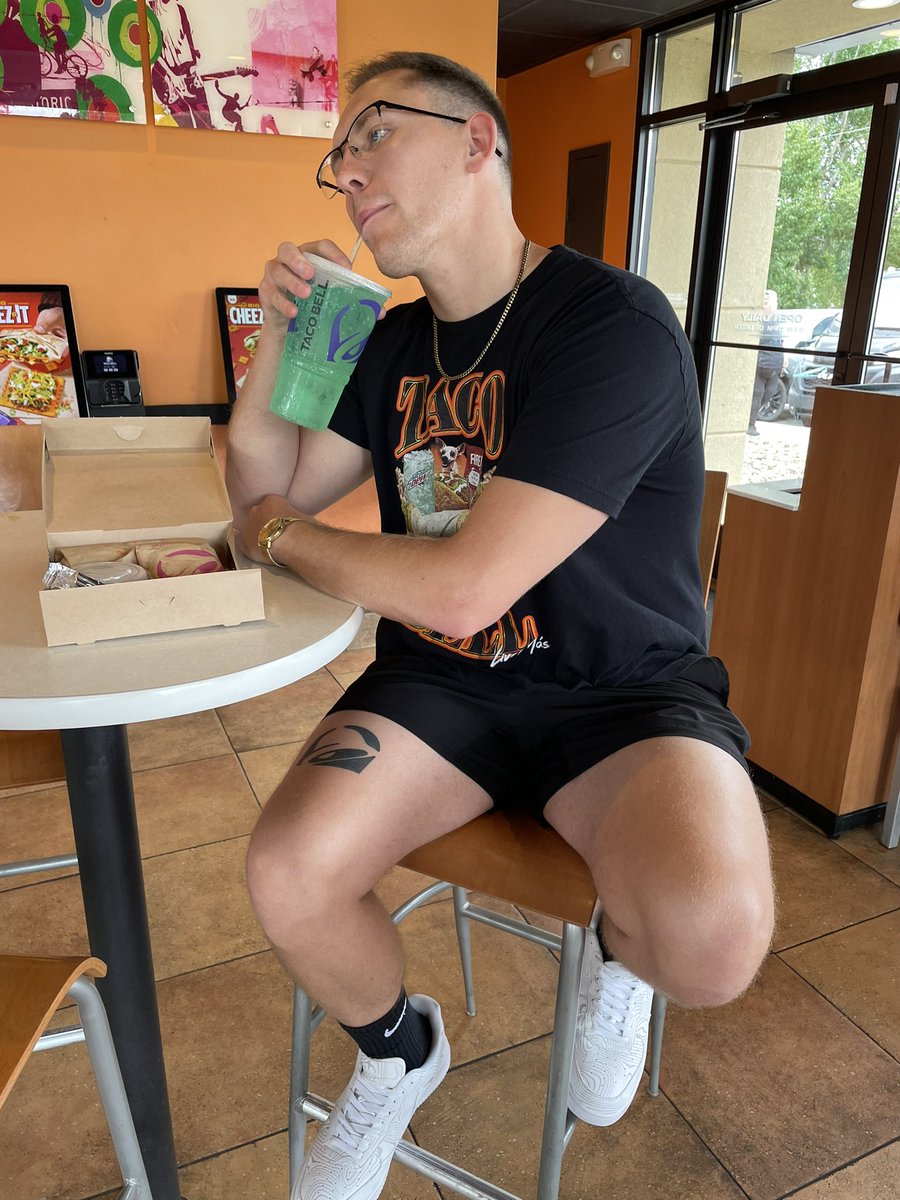 Vanderslice724's tweet photo. @tacobell https://t.co/4mmCsQpVtJ