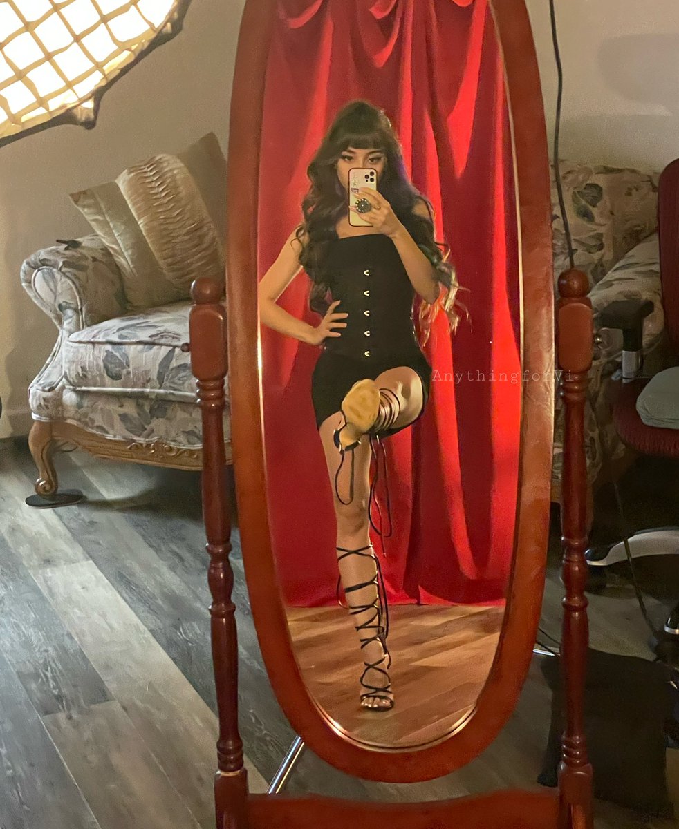 𝒱𝒾ℴ𝓁ℯ𝓉 tweet media