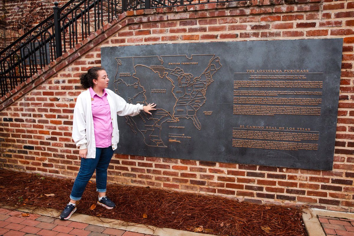 VisitNatch's tweet photo. #FunFactFriday Did you know that you could take a free, guided tour of our beautiful Historic District? Tours are given each Wednesday-Saturday at 10 AM, Natchitoches Visitor's Center, 780 Front St., Ste 100.  Visit https://t.co/SjLQ9suZ1A for a list of all tours. #GoNatchitoches https://t.co/LIeSIGNm0g