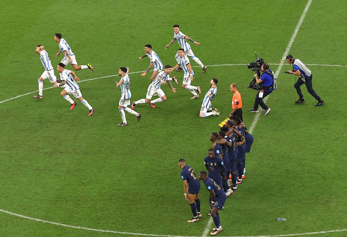 actubleus_'s tweet photo. 🇫🇷 L'Équipe de France a pris deux revanches ce soir ! 🤩 #Euro2024 

On gagne ENFIN une séance de tirs au but ET on élimine le Portugal 🇵🇹 ! https://t.co/vO4A5i3deS