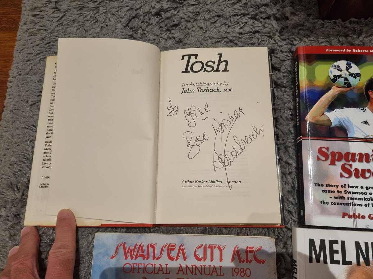 45_jct's tweet photo. @ToshMovie Good nostalgic read that Pete. Here's my Swans books. https://t.co/AuKFuo7ZH3