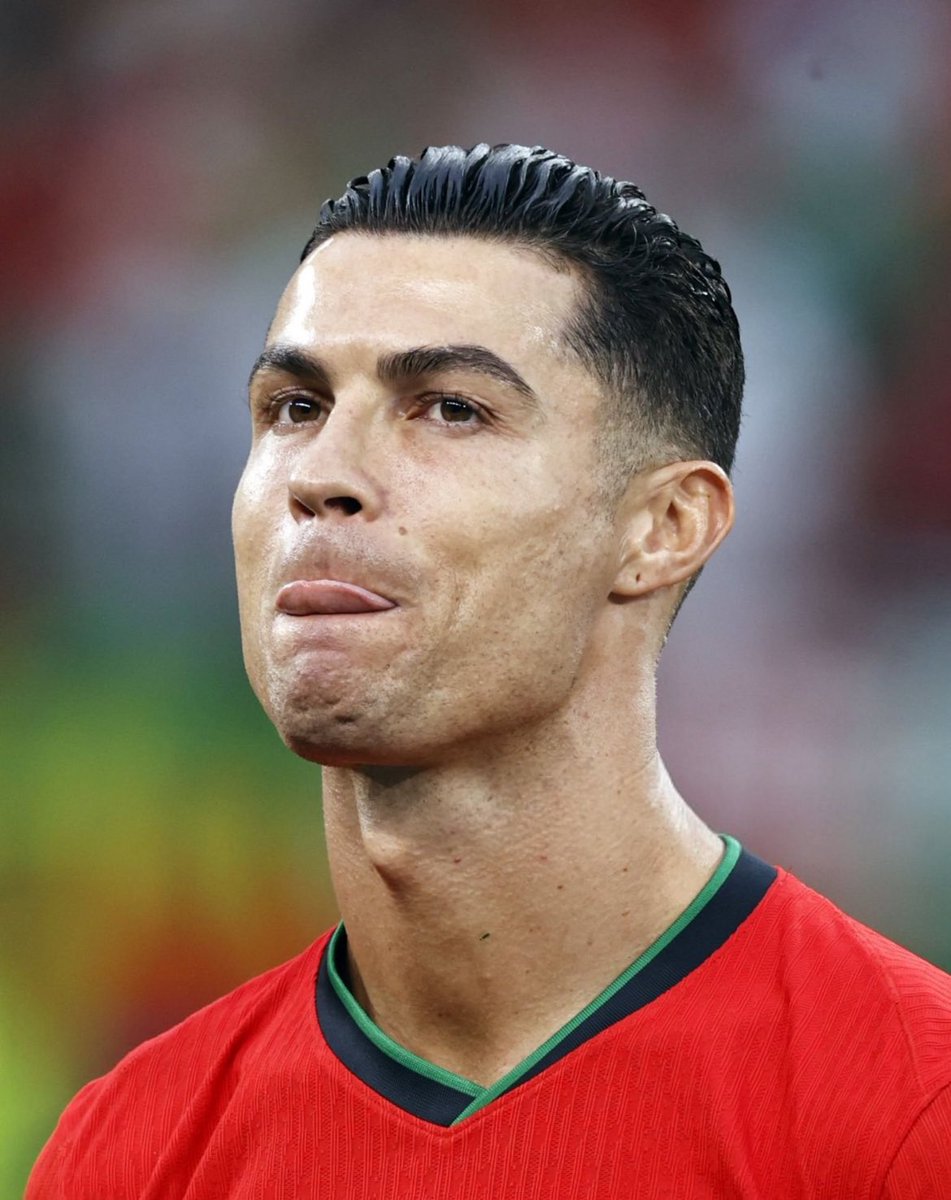 TheCoachkh's tweet photo. خلال 24 ساعة

ميسي اضاع ركلة الجزاء لكنه تأهل بفضل زملائه في الفريق

ورونالدو سجل ركلة الجزاء لكنه لم يتأهل بسبب زملائه

هذه قصة مسيرتهم باختصار https://t.co/XhsJv0bcdx