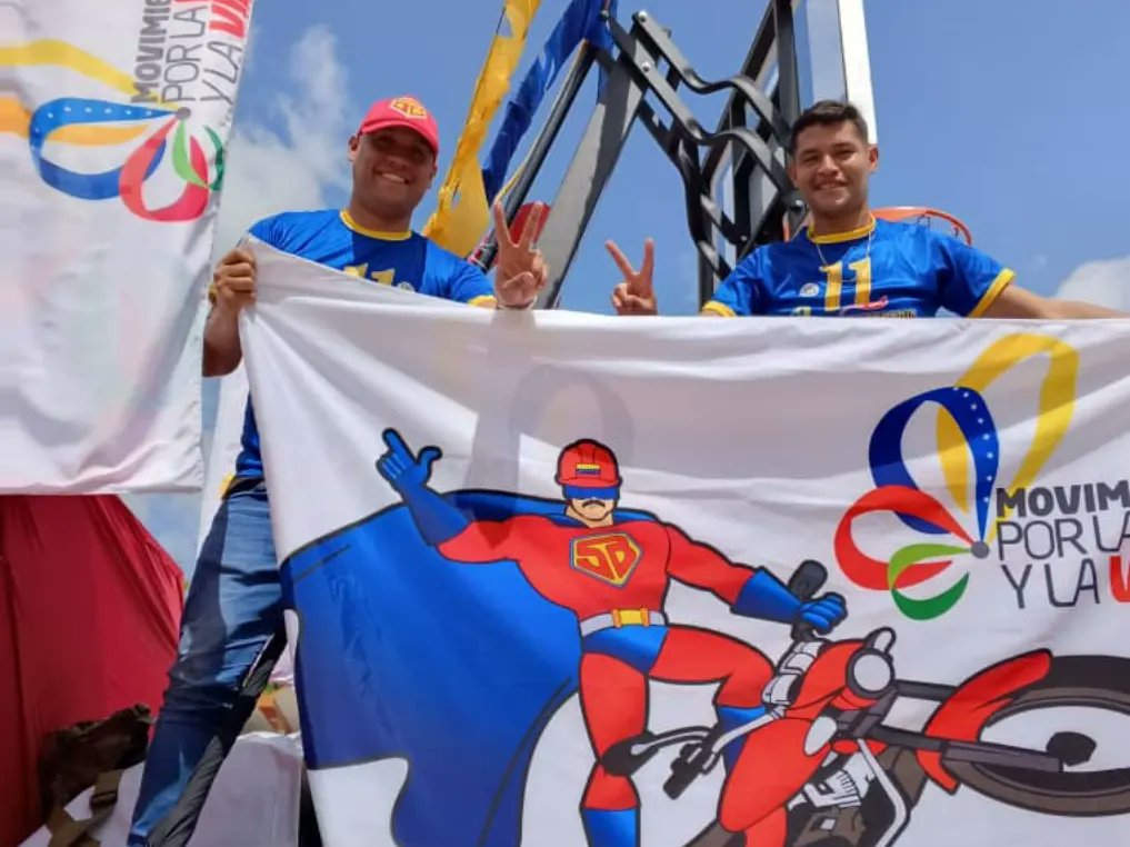 vargas_mimou's tweet photo. Es un honor para el Movimiento por la Paz y la Vida asistir al desfile en el marco de los 213 años de la Declaración de la Independencia y Día de la Fuerza Armada Nacional Bolivariana.
Seguimos construyendo el camino junto al Pdte. @NicolasMaduro
#AyerHoyYSiempreIndependientes https://t.co/amGQBJeFka