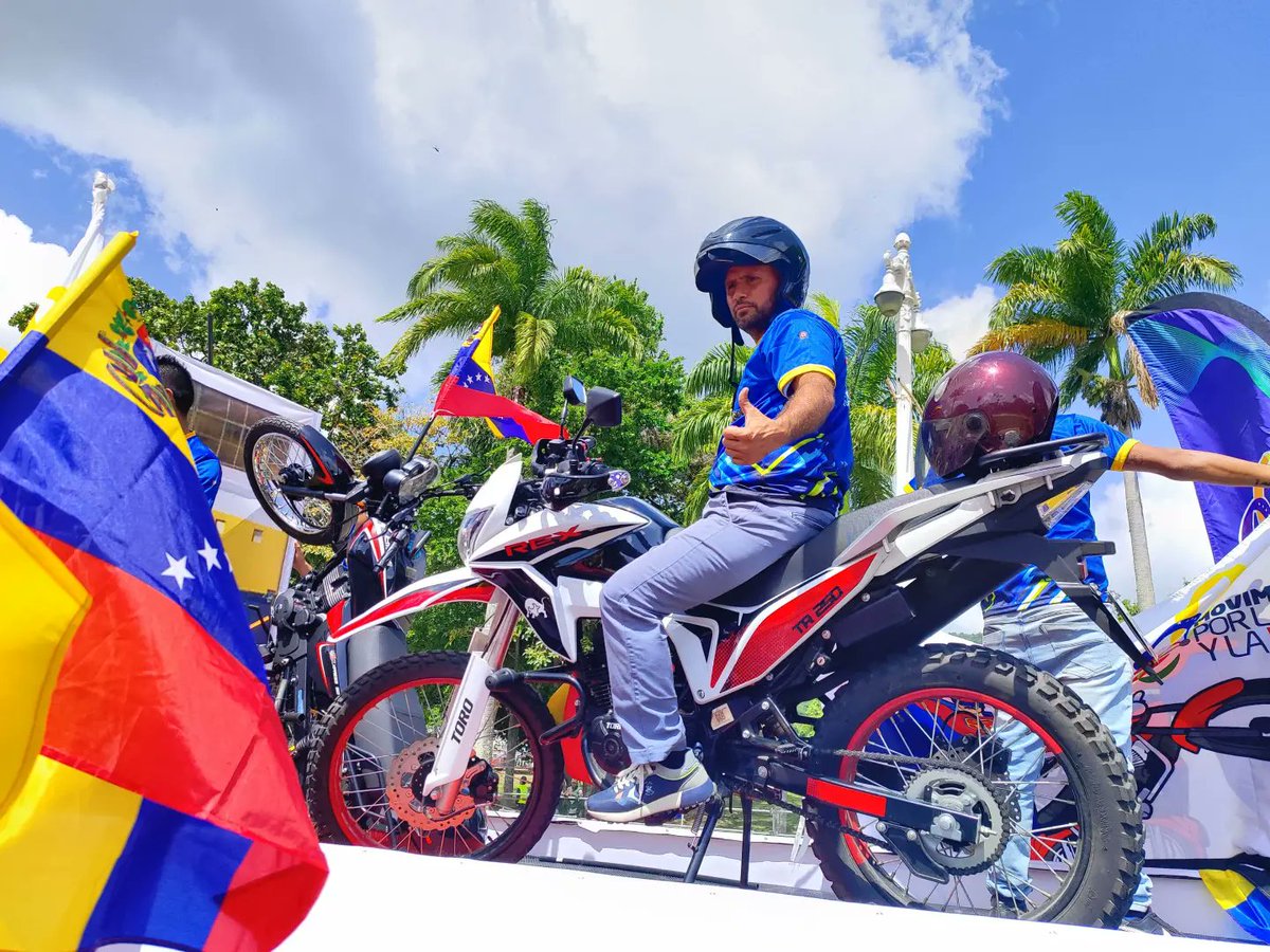 vargas_mimou's tweet photo. Es un honor para el Movimiento por la Paz y la Vida asistir al desfile en el marco de los 213 años de la Declaración de la Independencia y Día de la Fuerza Armada Nacional Bolivariana.
Seguimos construyendo el camino junto al Pdte. @NicolasMaduro
#AyerHoyYSiempreIndependientes https://t.co/amGQBJeFka