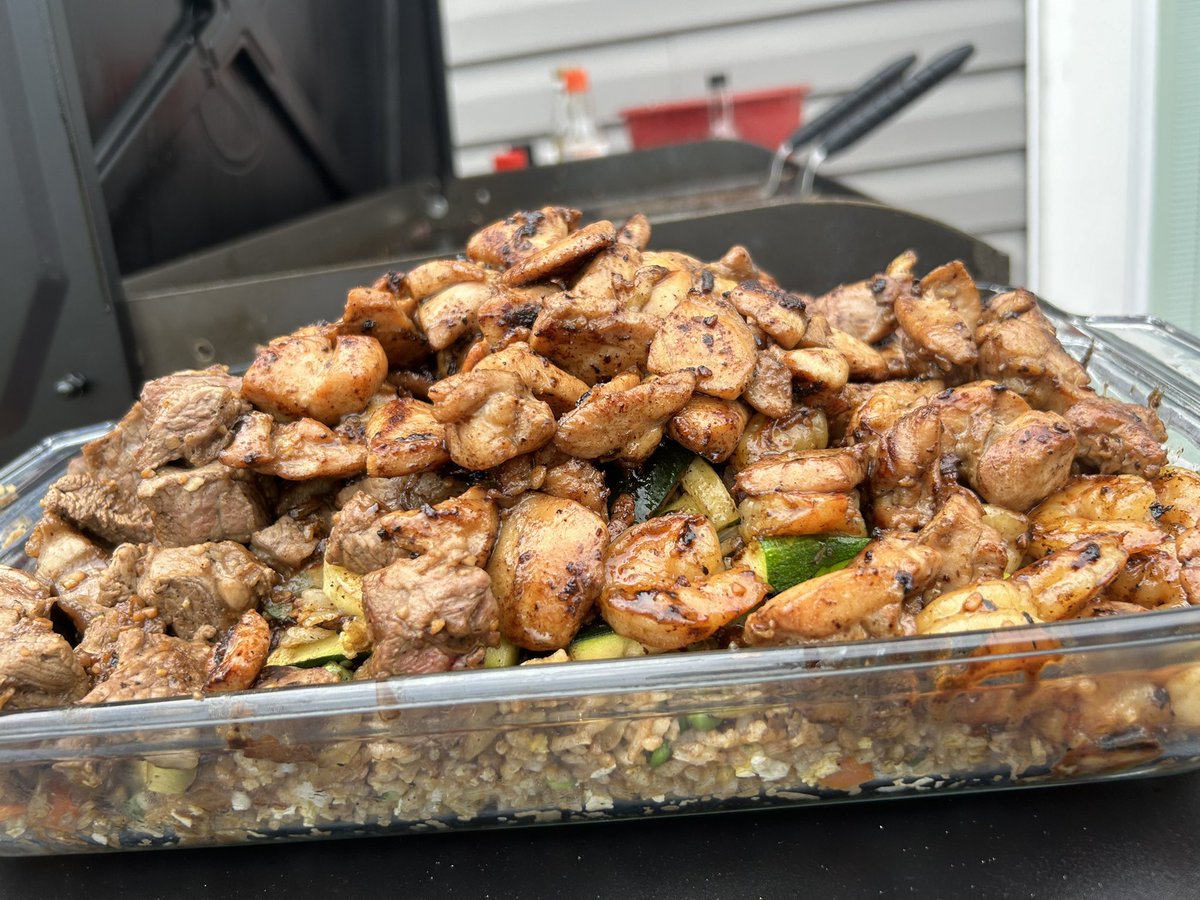 Breaking in the new <a href="/BlackstoneGrid/">Blackstone Products</a>  #Hibachi