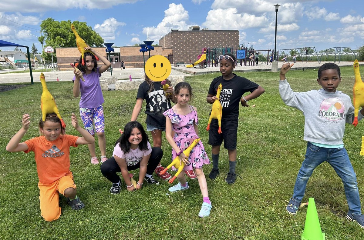 RachelMachnicki's tweet image. Today we played carnival games all afternoon! We had fun trying new games and learning new skills! 🎳🎾⛳️
#ASPIRELRSD @frontenacLRSD @archwoodLRSD
@vanierLRSD 
@marionLRSD