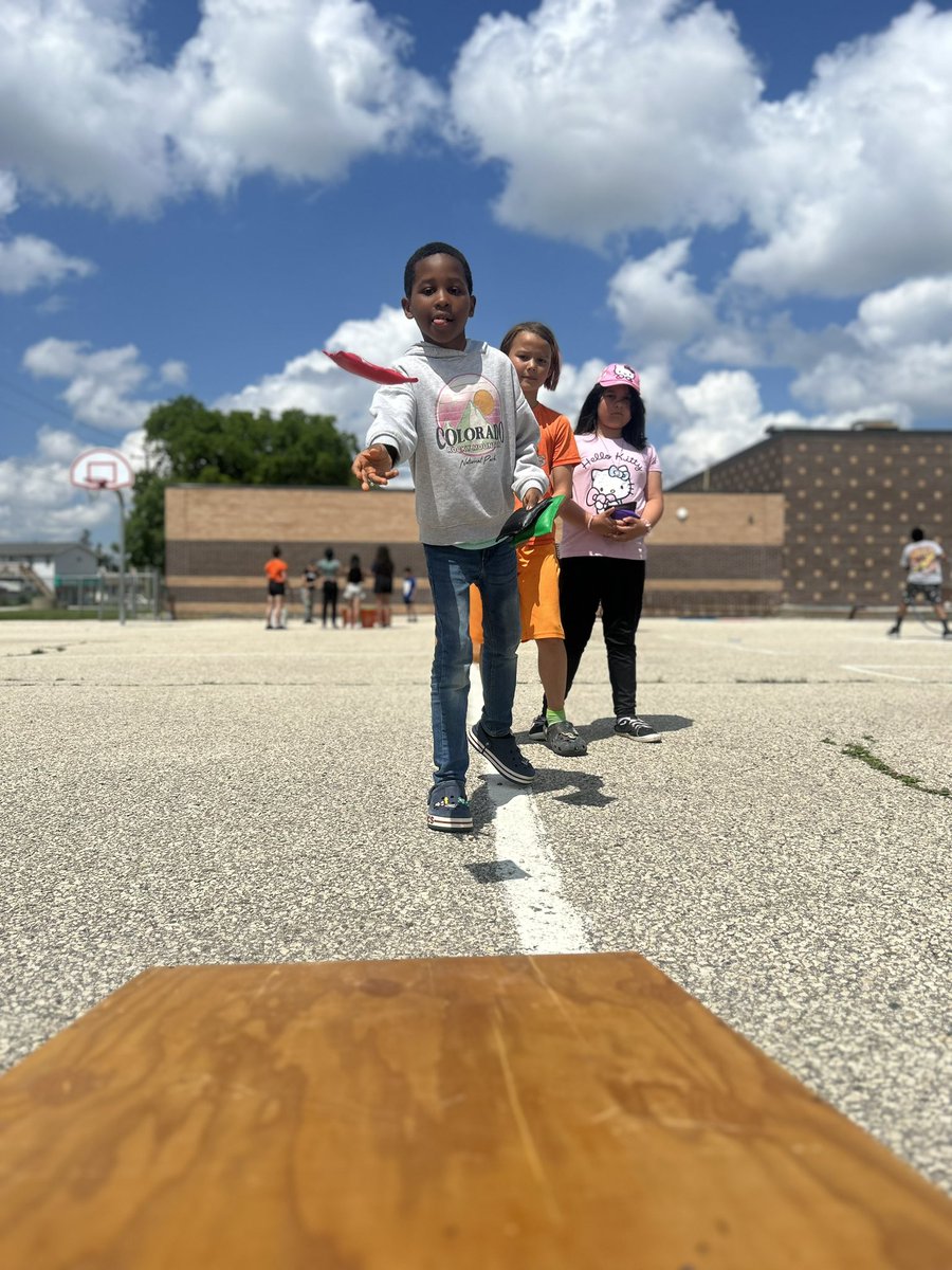 RachelMachnicki's tweet image. Today we played carnival games all afternoon! We had fun trying new games and learning new skills! 🎳🎾⛳️
#ASPIRELRSD @frontenacLRSD @archwoodLRSD
@vanierLRSD 
@marionLRSD