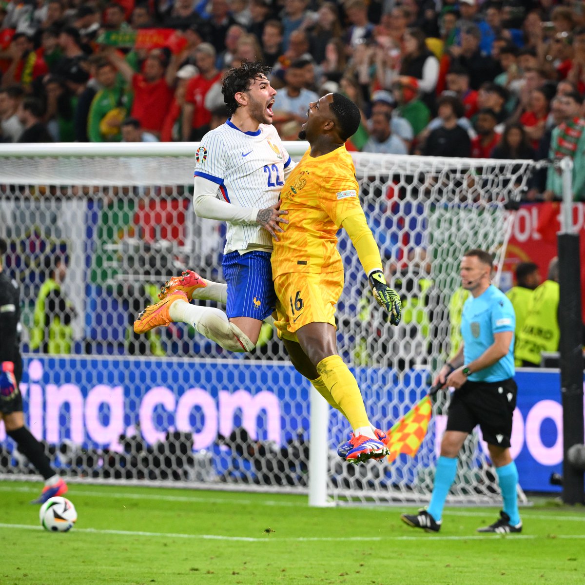 equipedefrance's tweet image. Quand tu marques le pénalty de la victoire 😁

#PORFRA | #FiersdetreBleus