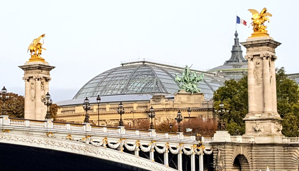 MichelleMoggio's tweet photo. Pont Alexandre III &amp; the Grand Palais' unmistakable rooftop showing off just behind #TheParisEffect #Paris #GrandPalais #PontAlexandre #Seine #travel https://t.co/95leO8xN8o