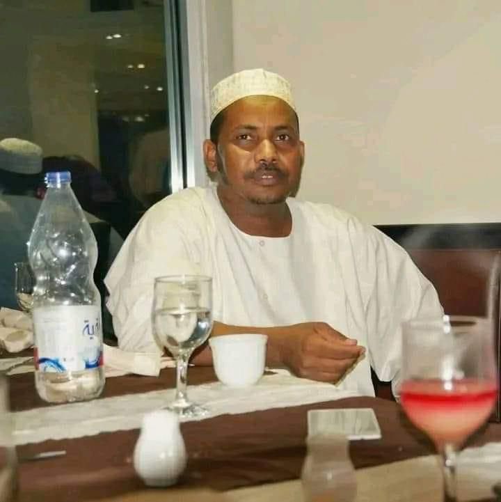 #اوقفوا_استهداف_المستشفيات_والكوادر_الطبية وتتواصل حملة القتل والاستهداف للمواطنين العزل ويرحل اليوم بيد المليشيا الغادرة اللعينة بمدينة سنجة الزميل دكتور عوض الكريم الخير اختصاصي التخدير بمستشفي رويال كير ثم مستشفي سنجة واغتالت  معه شقيقه وابن شقيقته .. اللهم ارنا فيهم ما يشفي