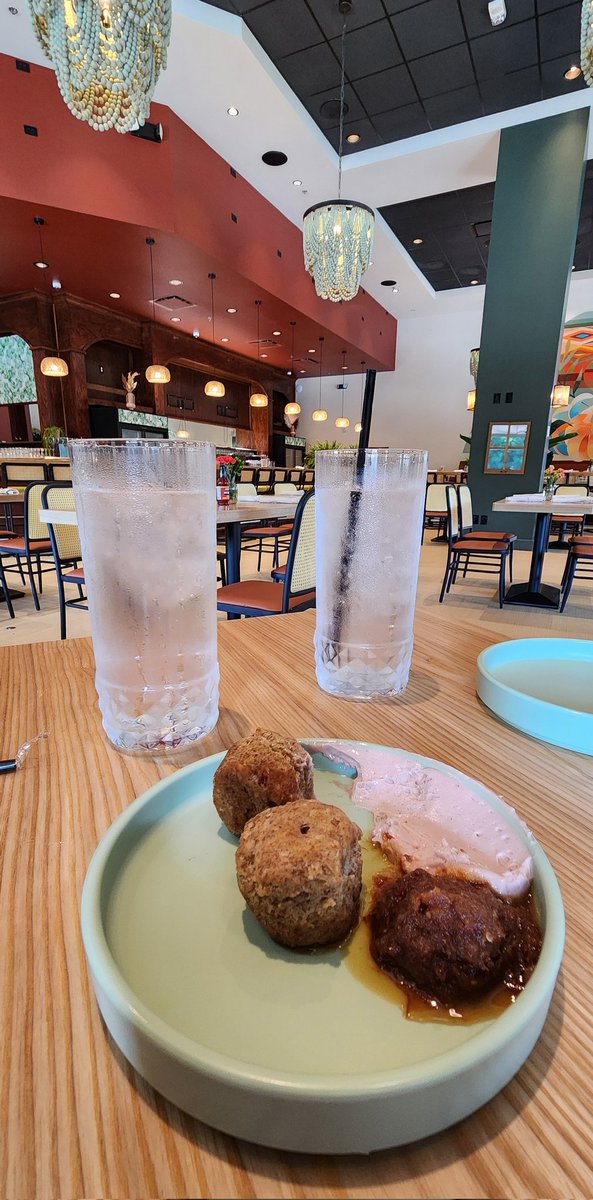 JoseDAlvarez's tweet photo. 3rd & Fernwood is simply amazing! #ShopLocalCLT https://t.co/pYEo42ep3h