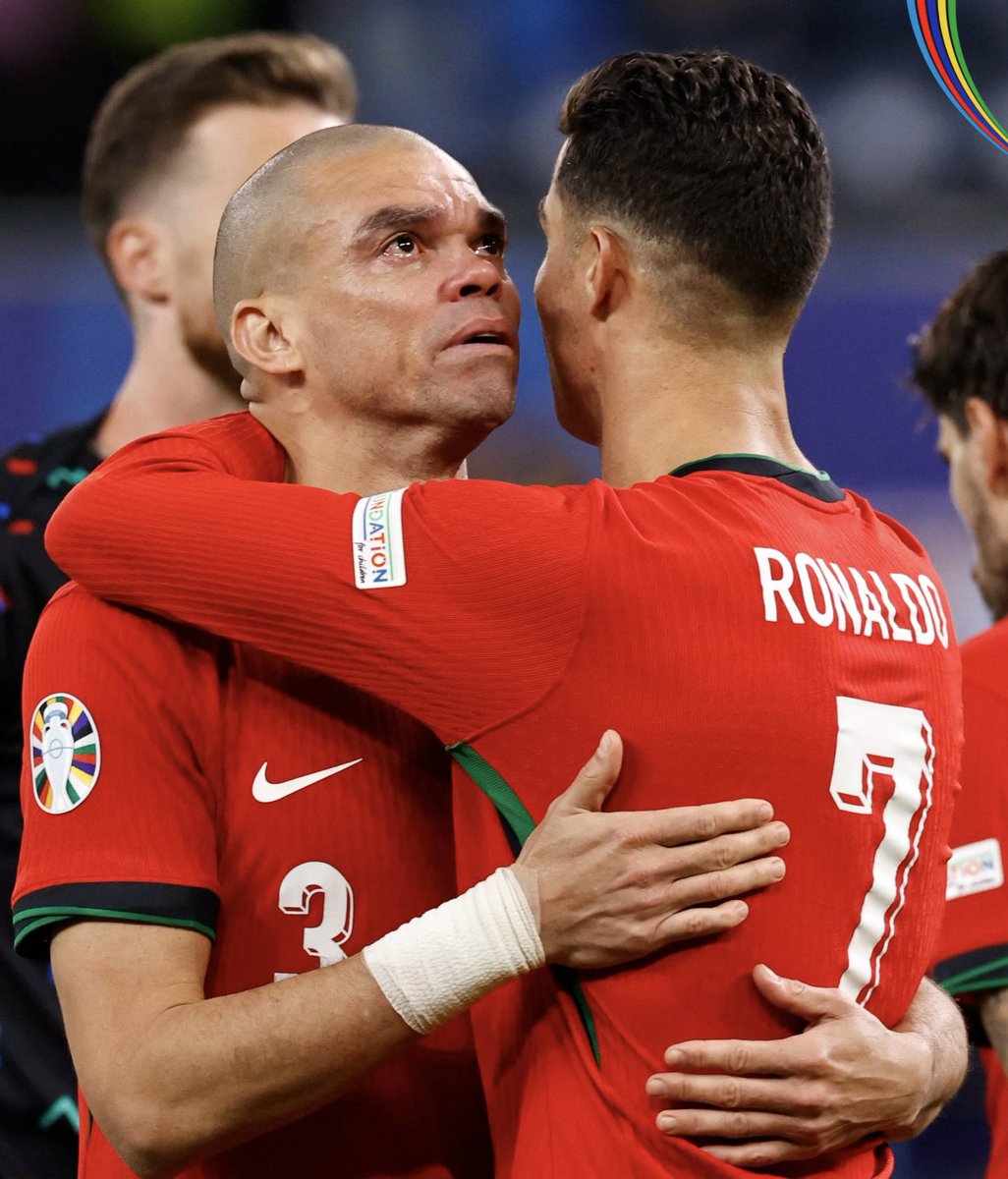 Uma imagem. Dois monstros.