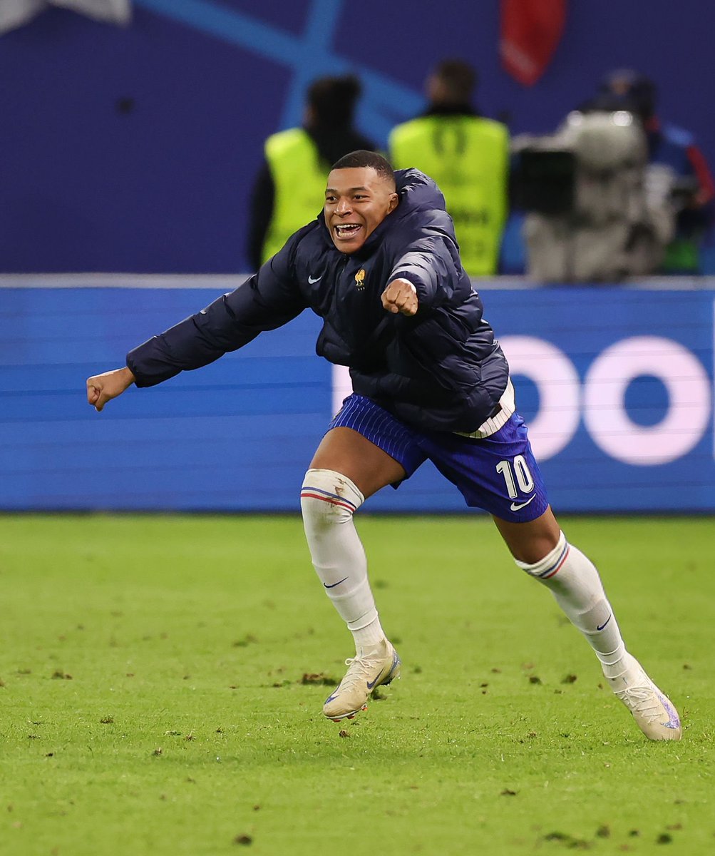 VibesFoot's tweet photo. La joie de Kylian Mbappé ❤️🇫🇷 https://t.co/MqTfCrj7pj