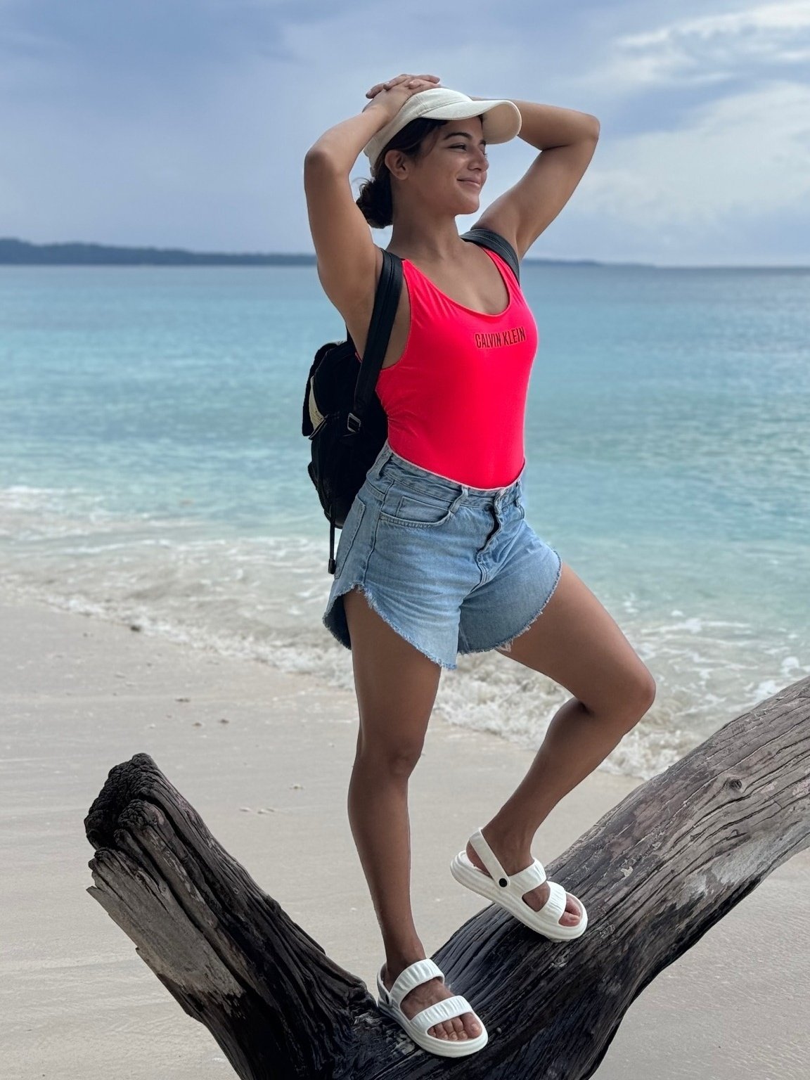 GRw_6xkawAACg9x?format=jpg&name=large