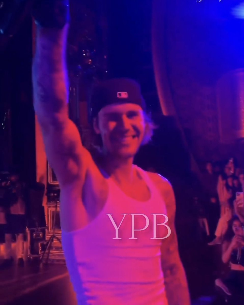 biebernovidade's tweet photo. JUSTIN BIEBER https://t.co/nsSg6TgGhh