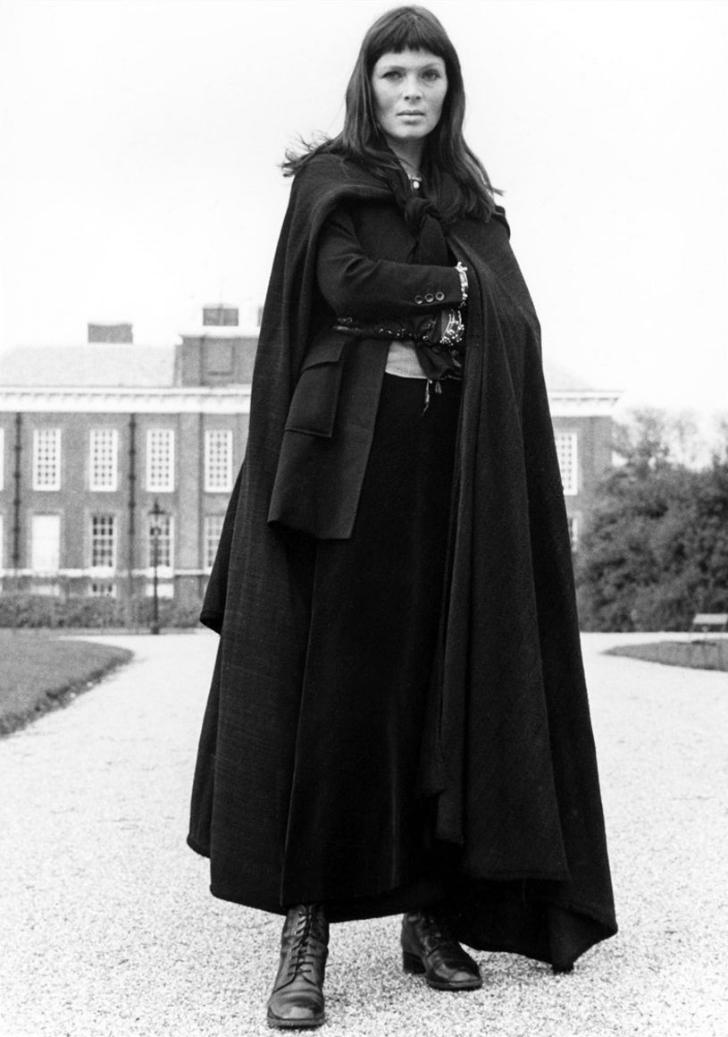 caroline_binnie's tweet image. Nico in a cloak, 1970. 

📸 Barry Plummer