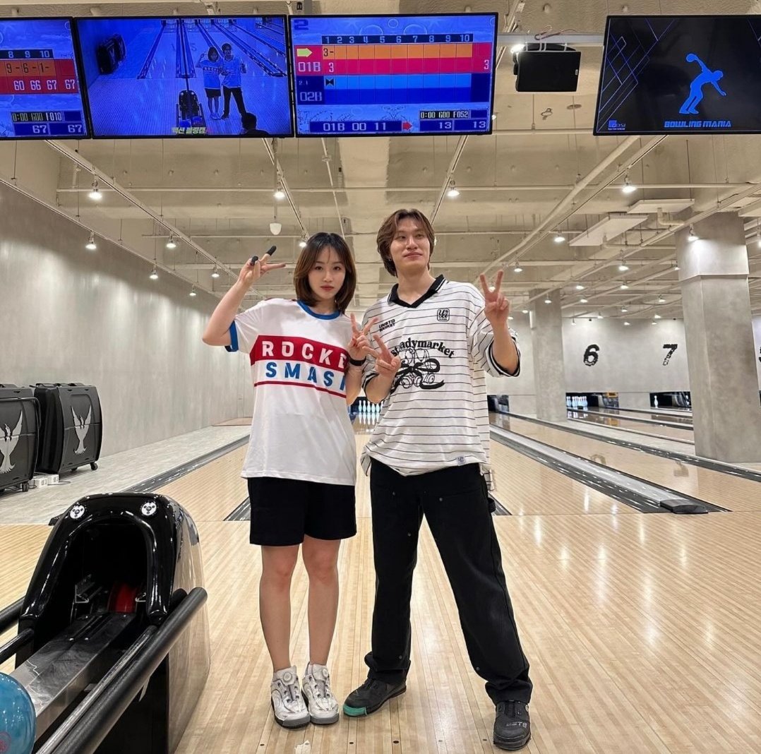 dara_goddess's tweet photo. Yedamie with his bowling teacher 😊😊😊🎳🎳🎳 #DAMCANDOIT episode 7.
#방예담 #イェダム #BANGYEDAM
@_YEDAM_OFFICIAL https://t.co/f18mz54V5k