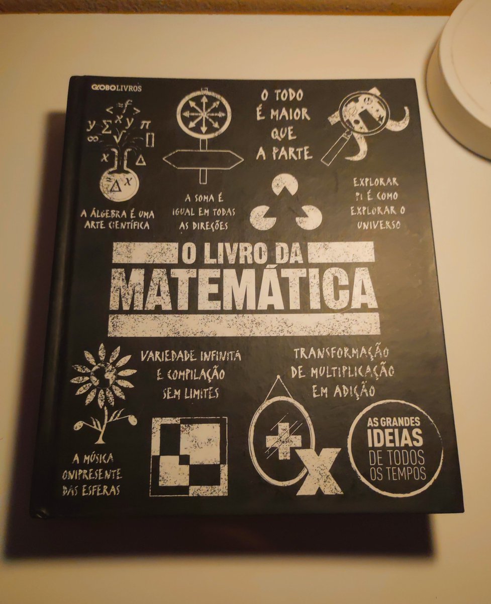 YgorIsm's tweet photo. Finalmente peguei pra ler aquele livro q faz um resuminho de história da matemática (sim, levei meses p/ começar), achei legal que ele fala desde caracteres cuneiformes até prova da conjectura de Poincaré e ainda passa por computação, achei bonitinho as ilustrações e organização https://t.co/8NxyKAeFpy