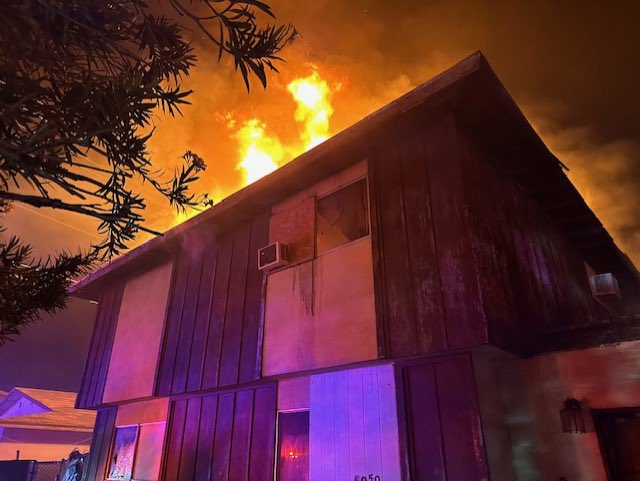 ClarkCountyNV's tweet image. It was a busy #FourthofJuly for @ClarkCountyFD! 💥 🔥 #CCFD responded to 193 calls involving outside fires and 18 reports of building fires on July 4 through the overnight hours of July 5.  We do not have any reports of injuries related to fireworks at this time. 

📷 below