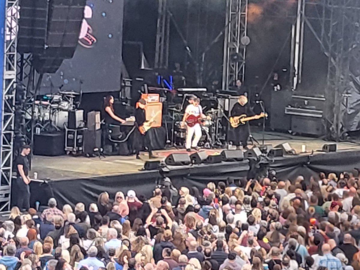 Top set from <a href="/Lightning_Seeds/">Lightning Seeds</a> tonight at <a href="/ScarboroughOAT/">Open Air Theatre</a> along with <a href="/rickastley/">Rick Astley Meme</a> - only 2 weeks left at school!!!!