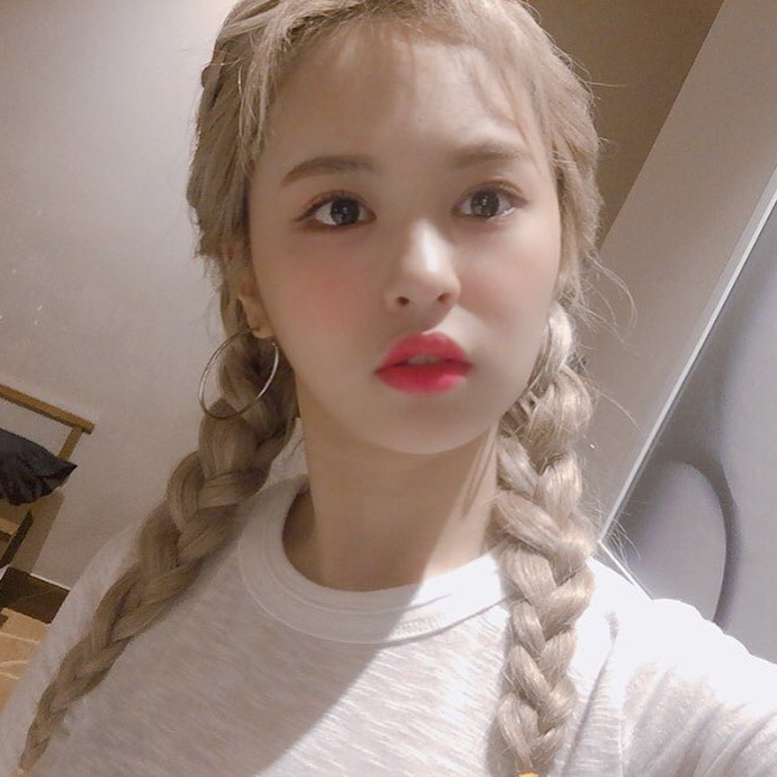 evxrmoon's tweet photo. Me tocó venir bien peinadita al #ℂhaℕi𔓘𓊇𝔡e𝚋ūt aunque probablemente termine toda desgreñada al final por cantar y bailar #안돼_m𝐩𝟛 con toda la energía del mundo 

➽ #���zas𝑘un ー 🫧 🖇·˚ ༘ https://t.co/XNPuPLS4Gt