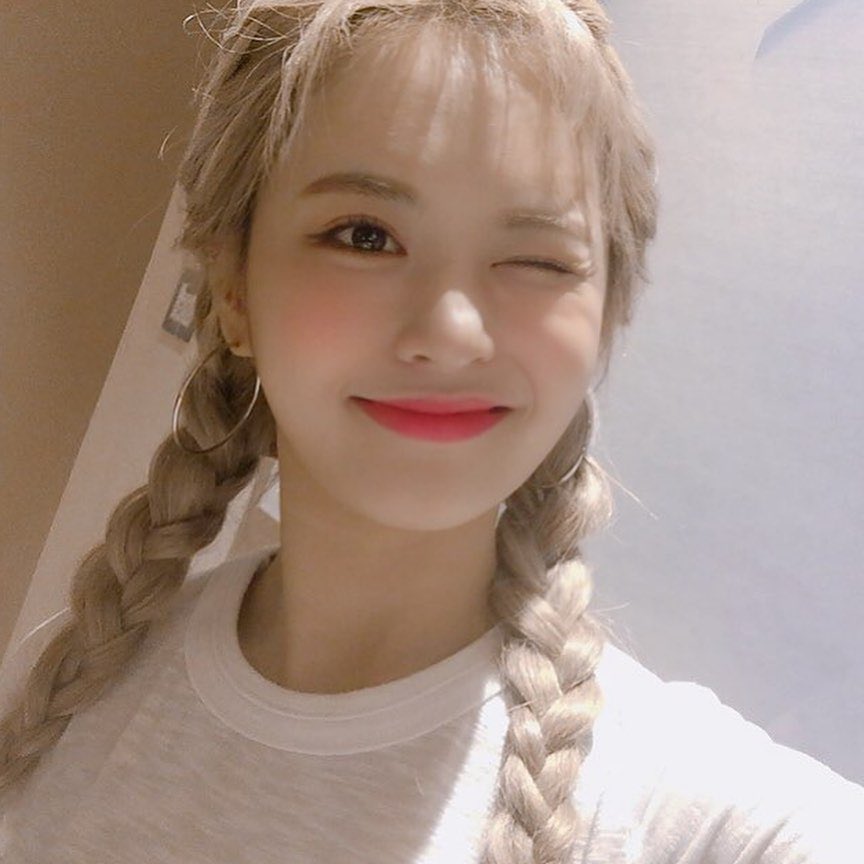 evxrmoon's tweet photo. Me tocó venir bien peinadita al #ℂhaℕi𔓘𓊇𝔡e𝚋ūt aunque probablemente termine toda desgreñada al final por cantar y bailar #안돼_m𝐩𝟛 con toda la energía del mundo 

➽ #���zas𝑘un ー 🫧 🖇·˚ ༘ https://t.co/XNPuPLS4Gt