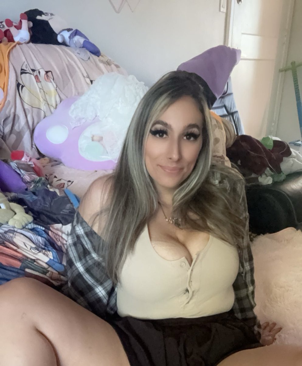 Moonprincess16's tweet image. Would you take me on a date and then fuck me? ❤️🥰

#onlyfans #fansly #milf #latina #sellingcontent #curvy #bigass #natural