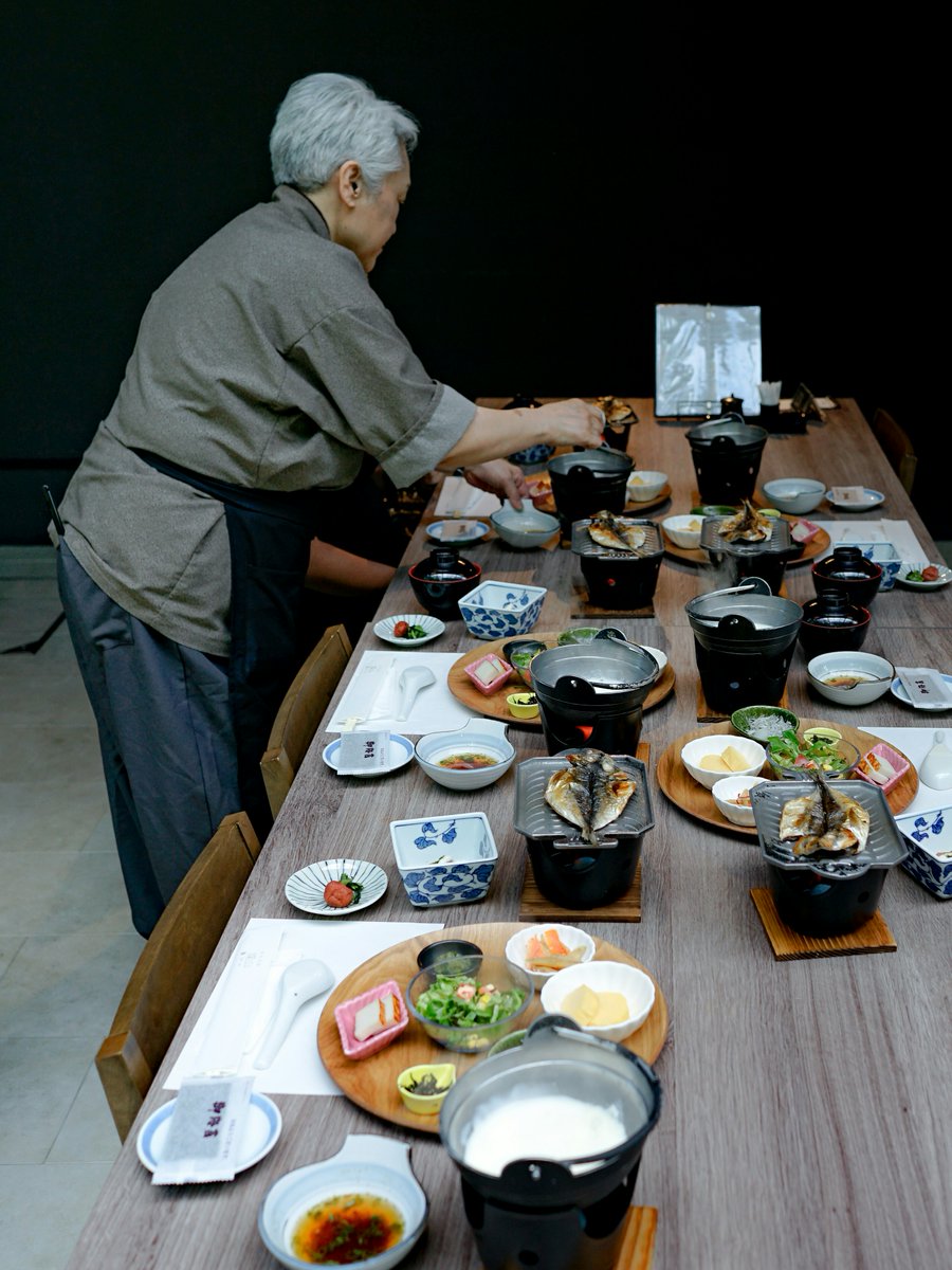 TokyoJournal1's tweet photo. Enjoying a traditional Japanese meal in Hakone, Kanagawa. 🍱 Each dish tells a story of history and artistry, making dining here a cultural journey.
Photo by Kristian Angelo @kgadia87
#Hakone #Kanagawa #Japan #Cuisine #History #TravelInspiration https://t.co/enU2QoepYv