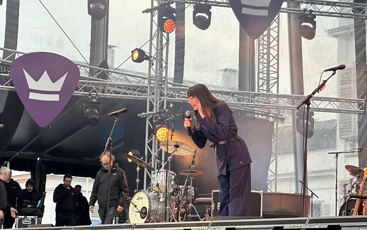 Reint Jan Potze (@reintjanpotze) on Twitter photo In de tuin van Paleis Soestdijk een mooie avond met <a href="/acdaendemunnik/">Acda en de Munnik</a>. En <a href="/EmmelydeWilt/">Emmely de Wilt</a> was er ook! #RoyalParkLive In de tuin van Paleis Soestdijk een mooie avond met <a href="/acdaendemunnik/">Acda en de Munnik</a>. En <a href="/EmmelydeWilt/">Emmely de Wilt</a> was er ook! #RoyalParkLive