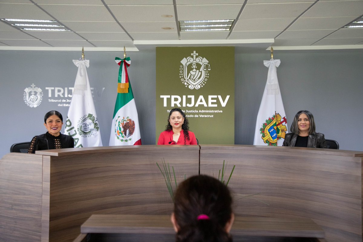 TRIJAEV's tweet photo. Sesión 23ª de la #SalaSuperior ⚖️
Las resoluciones atendieron demandas de la población en materia de pensiones, multas, responsabilidades administrativas de funcionarios públicos, entre otras.
Consulta la sesión y el análisis expuesto por las Ponencias https://t.co/q0bnRjj4cD https://t.co/R6wXL2QiZo