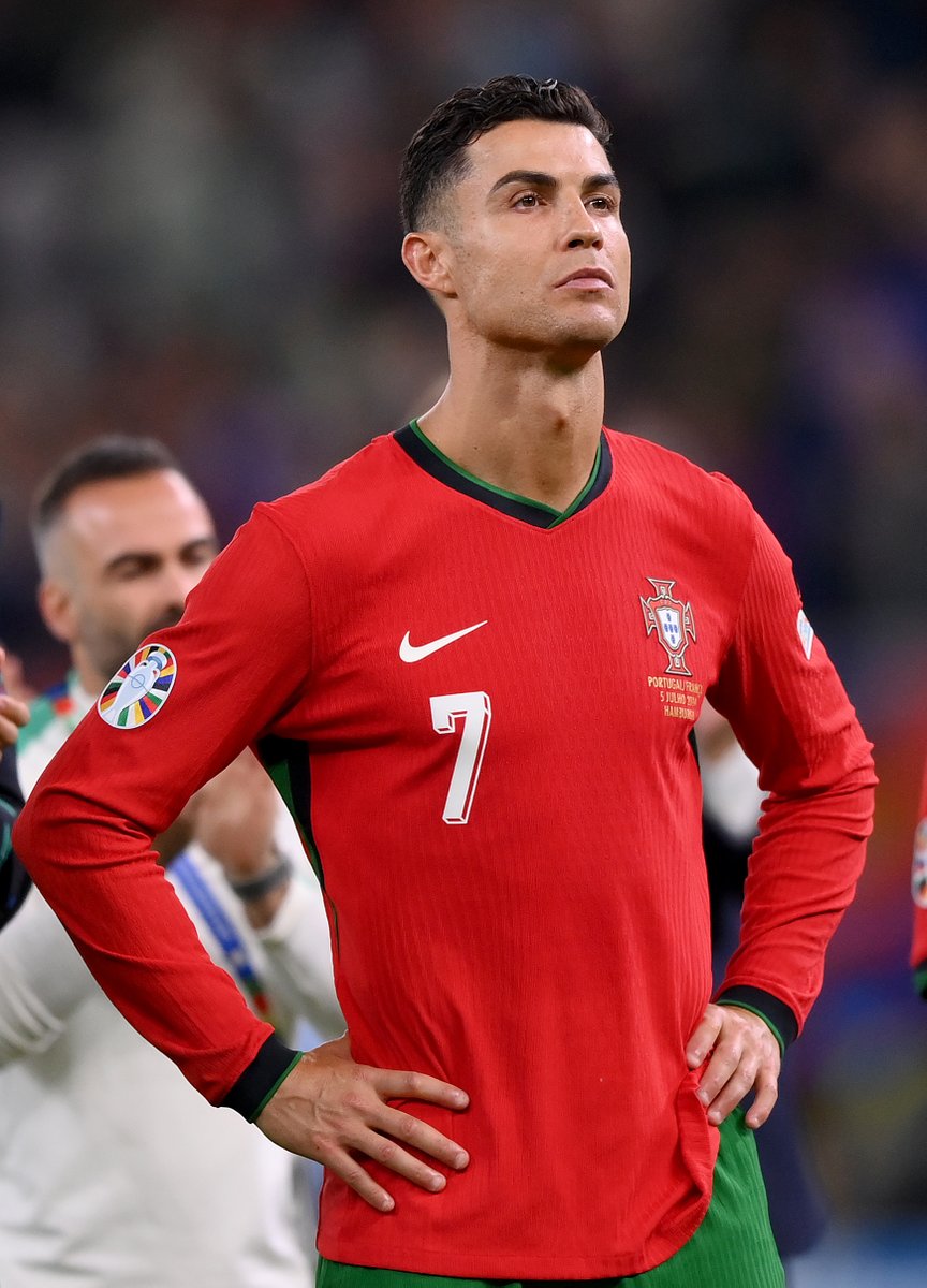 Portugal 🇵🇹 antes de CR7:

❌Jogou 3/17 Copas do Mundo
❌Jogou 3/11 Eurocopas
❌Nenhum título

Portugal 🇵🇹 depois de CR7:

✅Jogou 5/5 Copas do Mundo
✅Jogou 6/6 Eurocopas
✅Campeão da Euro
✅Campeão da Nations League

🗞 <a href="/VarskySports/">Varsky Sports</a>