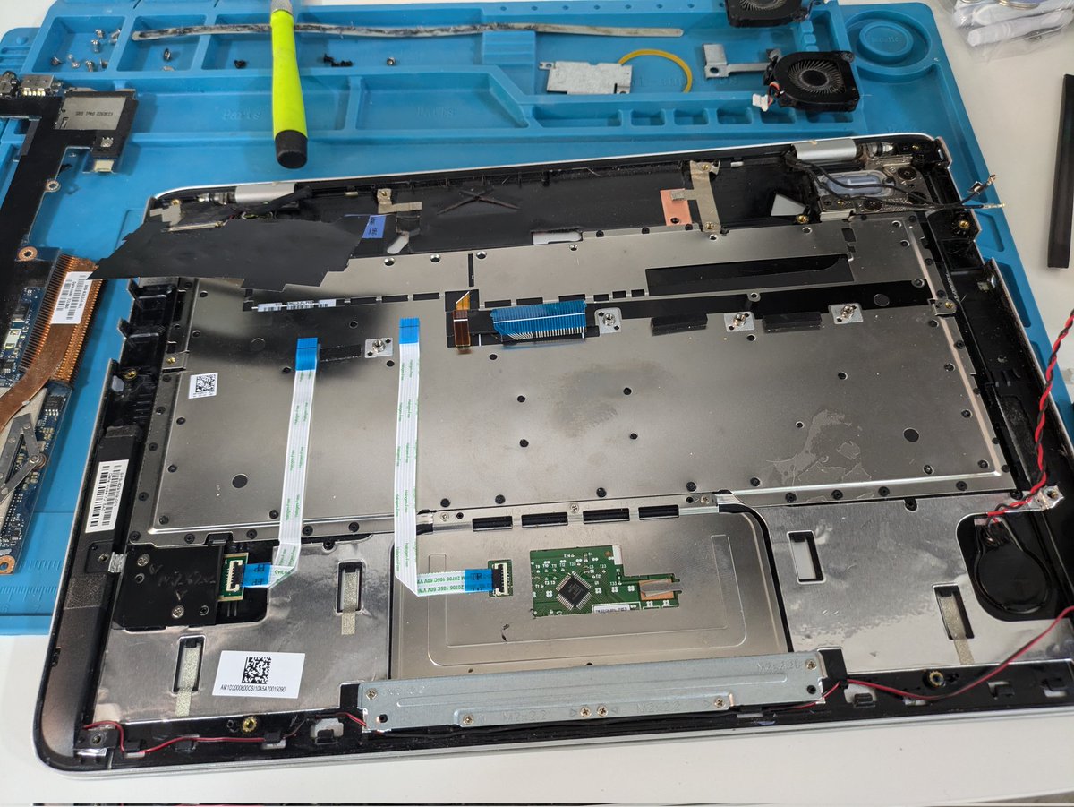 Sustitución de SSD M.2, ampliación de RAM, mantenimiento limpieza y cambio de pasta térmica, instalación de Windows 11 con datos recuperados y licencias oficiales del sistema y office para este ultrabook de HP