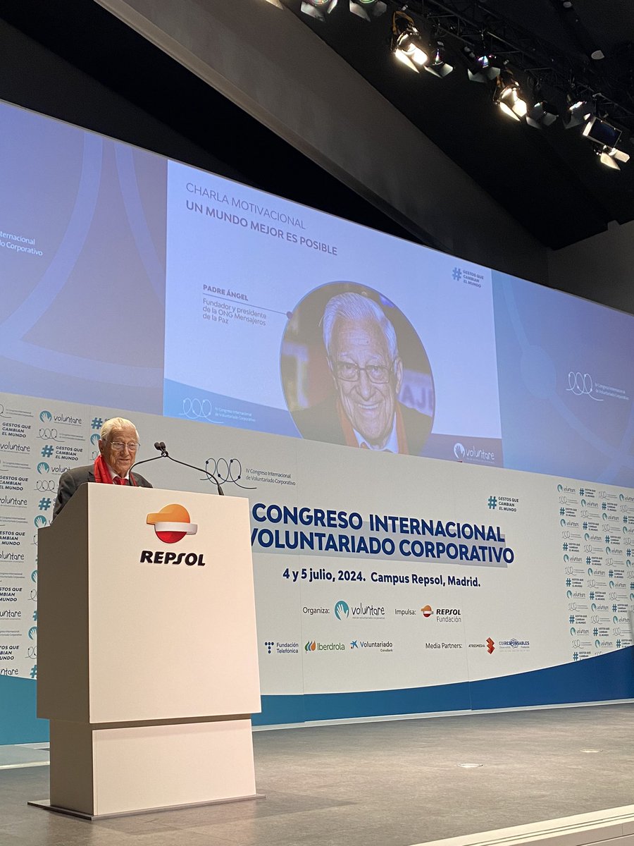 El IV Congreso Internacional de #VoluntariadoCorporativo cierra sus jornadas con el Padre Ángel fundador de <a href="/paz_mensajeros/">Mensajeros de la Paz</a> 

Las personas realmente grandes te hacen sentir que tú también puedes ser grande.

#CongresoVoluntare @Voluntare #GestosQueCambianElMundo