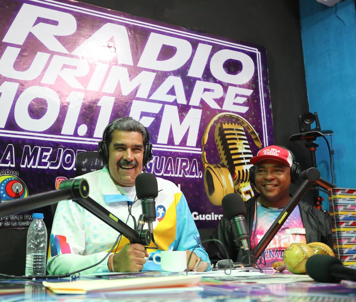 #DeInterés📰| El Mandatario nacional <a href="/NicolasMaduro/">Nicolás Maduro</a> ratificó que cada trimestre habrá una consulta popular a escala nacional, para que las bases decidan los proyectos y la inversión, en función de ejecutar los planes de la comunidad.

"Plata que se le entrega al pueblo para
